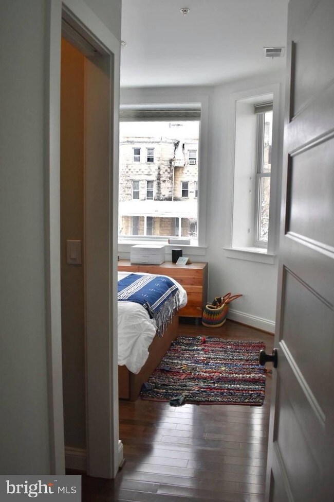 Foto del edificio - 1249 Kenyon St NW