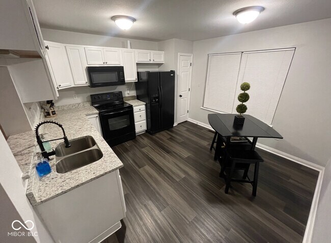 Foto del edificio - 3020 Skylar Ln
