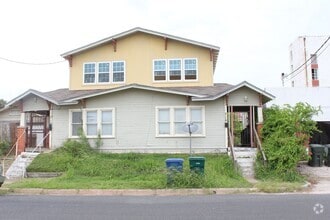 Building Photo - 718 Kinney St