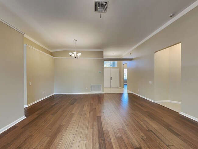 Building Photo - 305 Englenook Dr