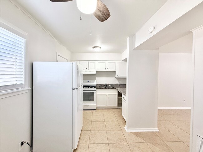 Foto del edificio - 1141 N Durham Dr