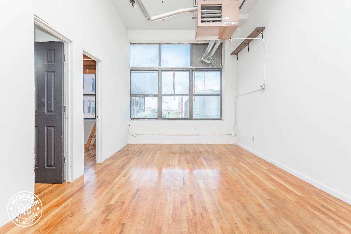 Primary Photo - 220 Cook St