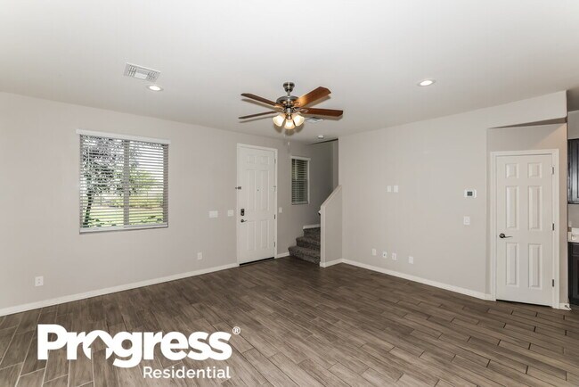 Building Photo - 3622 S 58th Dr