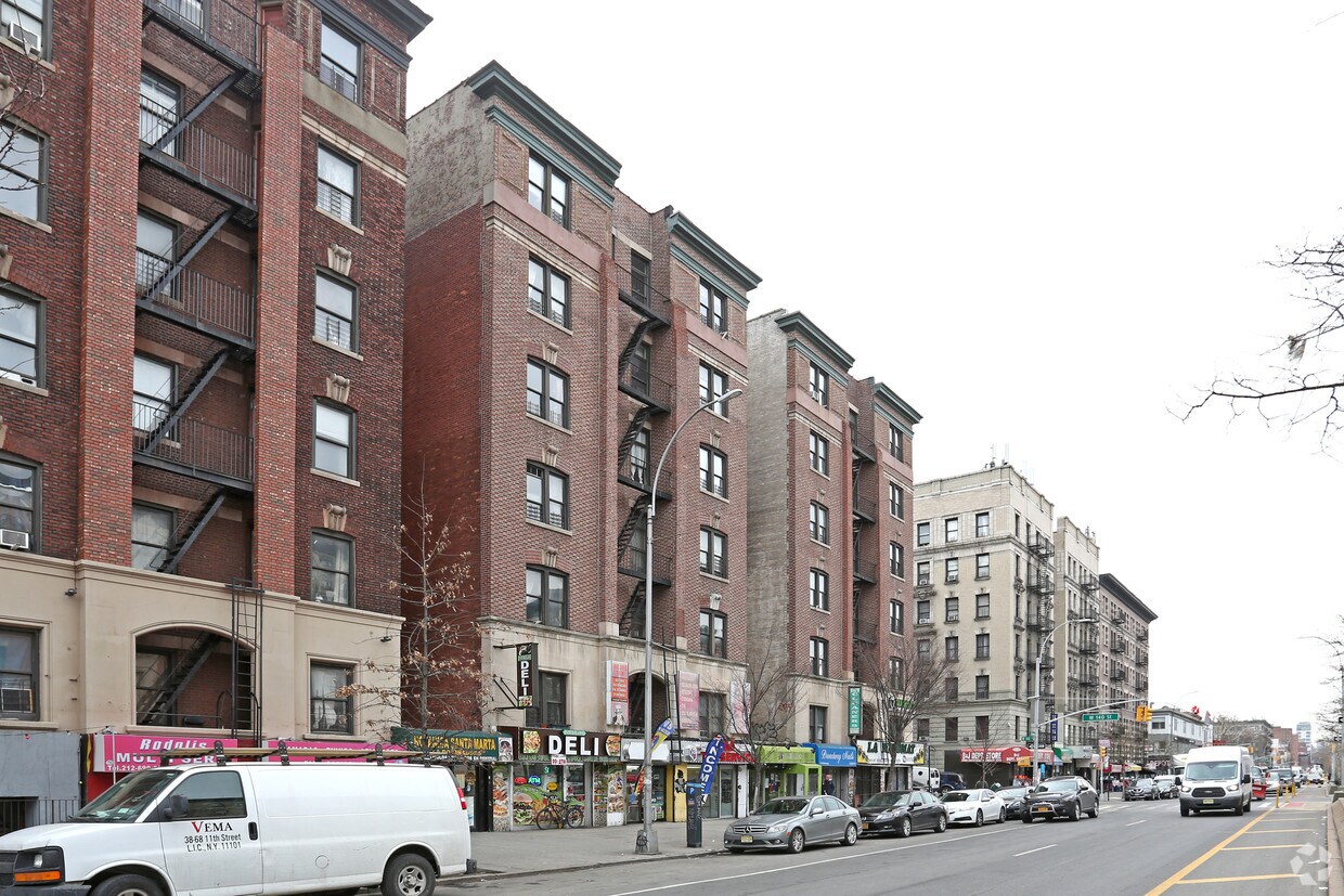 Building Photo - 3440-3448 Broadway