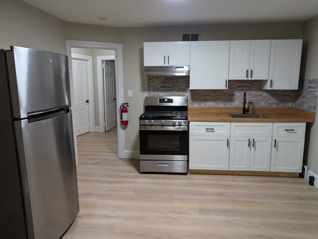 Kitchen 1 - 1109 W James St