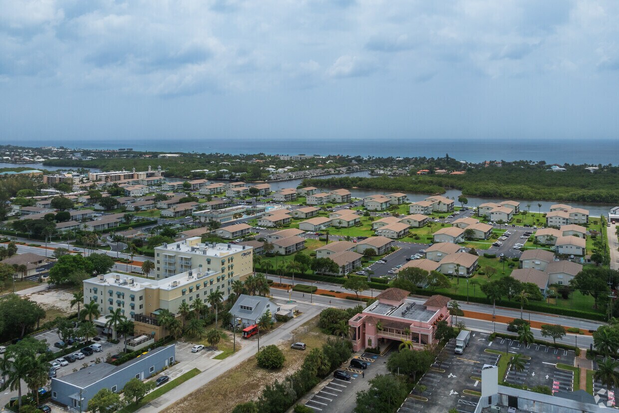 Contexto - Sterling Village Condominium