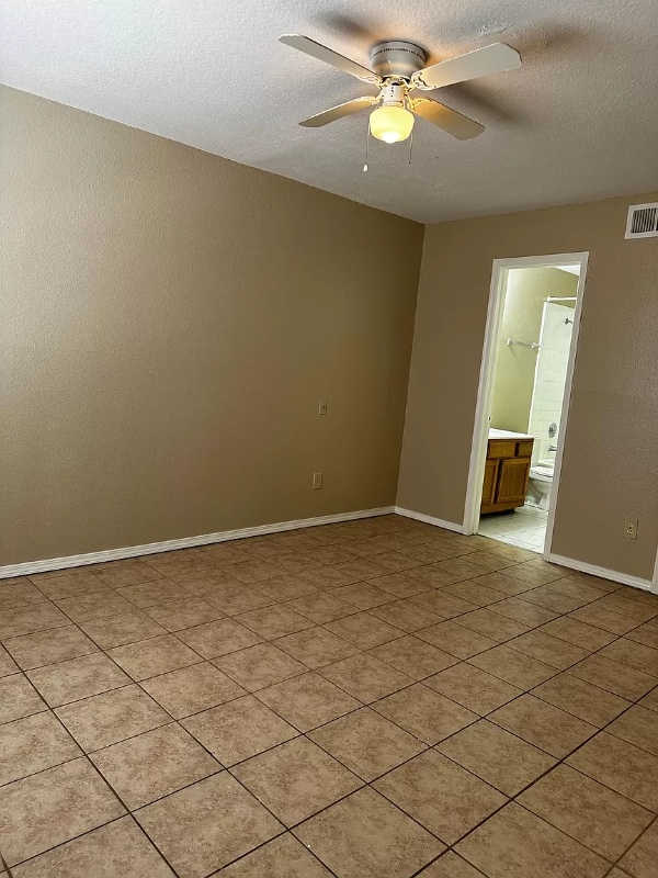 Building Photo - 9797 Leawood Blvd