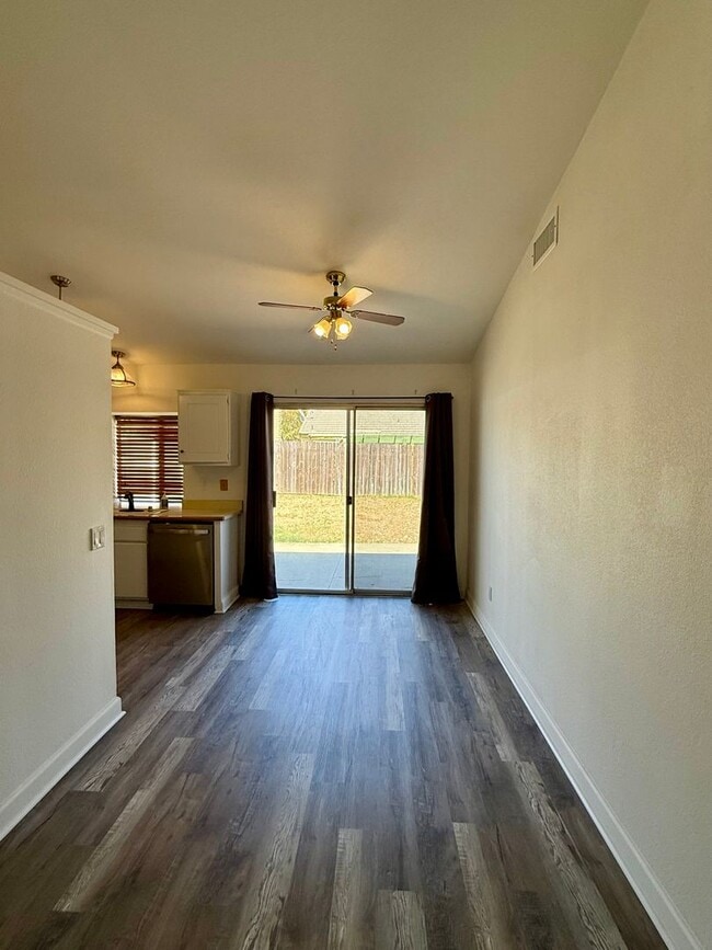 Building Photo - Nice 3 Bed 2 Bath Rancho Cucamonga