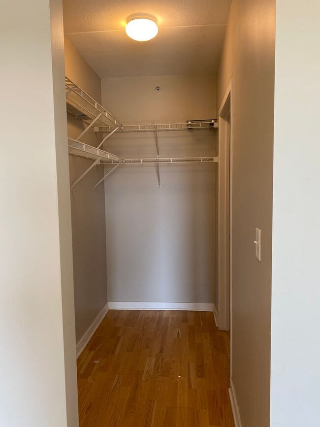 Building Photo - 1 Bed, 1 Bath Condo Near Downtown Evanston...