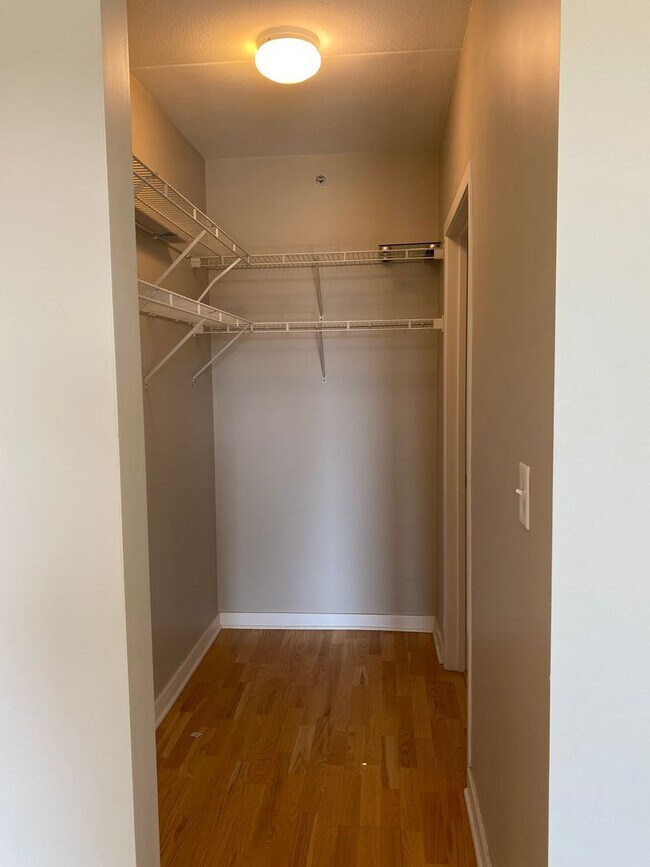 Foto del edificio - 1 Bed, 1 Bath Condo Near Downtown Evanston...