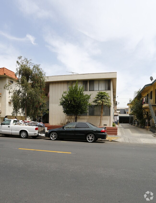 Building Photo - 818 S Harvard Blvd