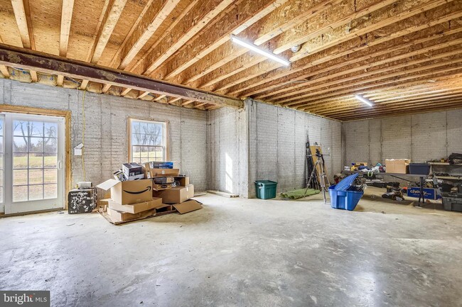Building Photo - 2033 Cox Rd