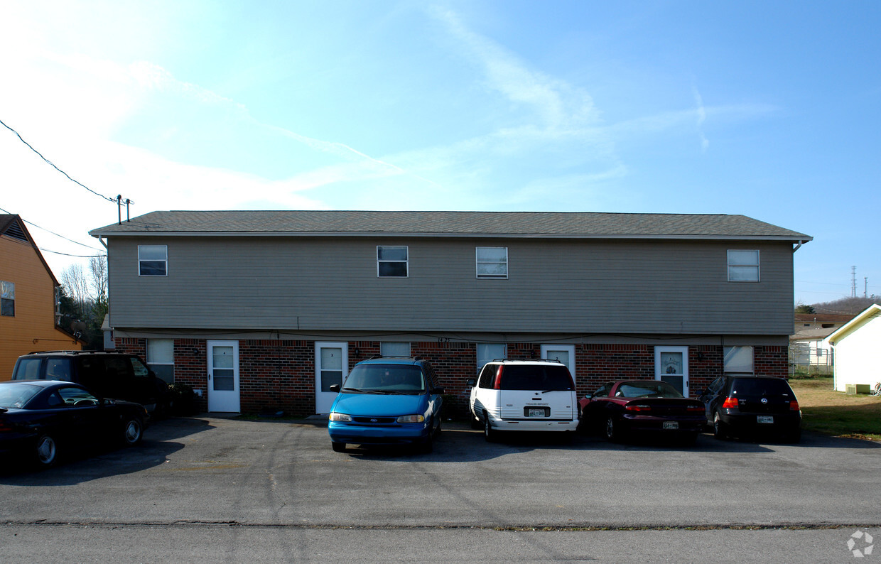 Building Photo - 1425-1455 NW Village Oak Cir