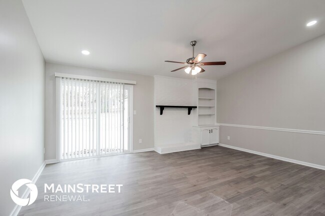 Foto del edificio - 220 Pine Rd