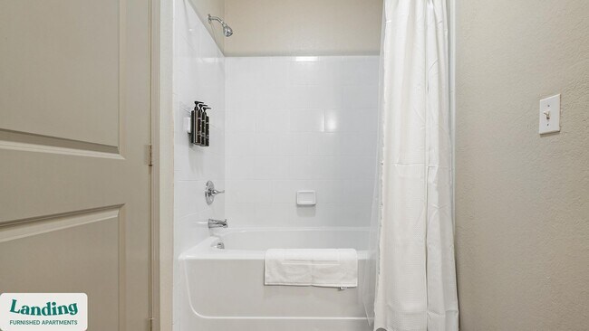 Foto del edificio - 7116 Finn Hall Ave