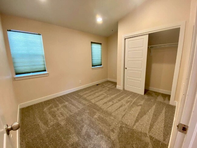 Foto del edificio - 3 bed/ 3 bath Home in Mayfair