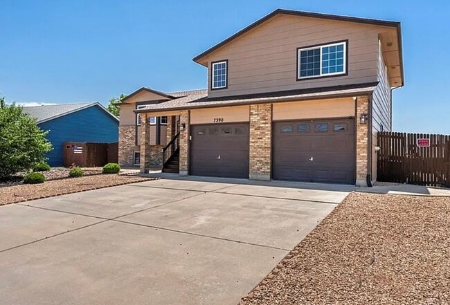 Outside right - 7390 Sue Ln
