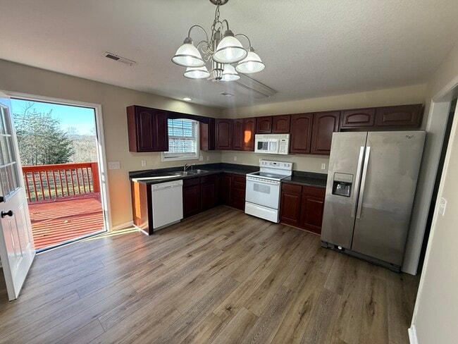 Building Photo - One-Level Ranch home in Halls