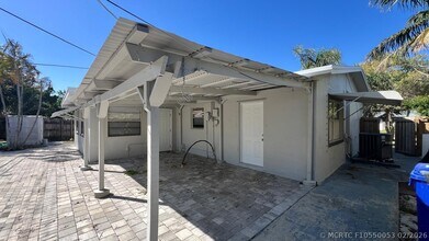 Building Photo - 1120 NE 23rd Pl