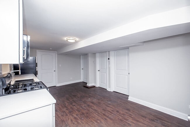 Building Photo - 2648 W Lunt Ave