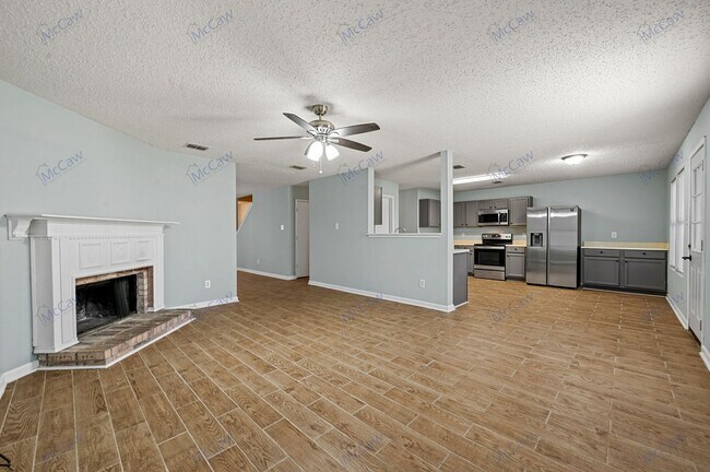Foto del edificio - Spacious Living in Denton – Large Backyard...