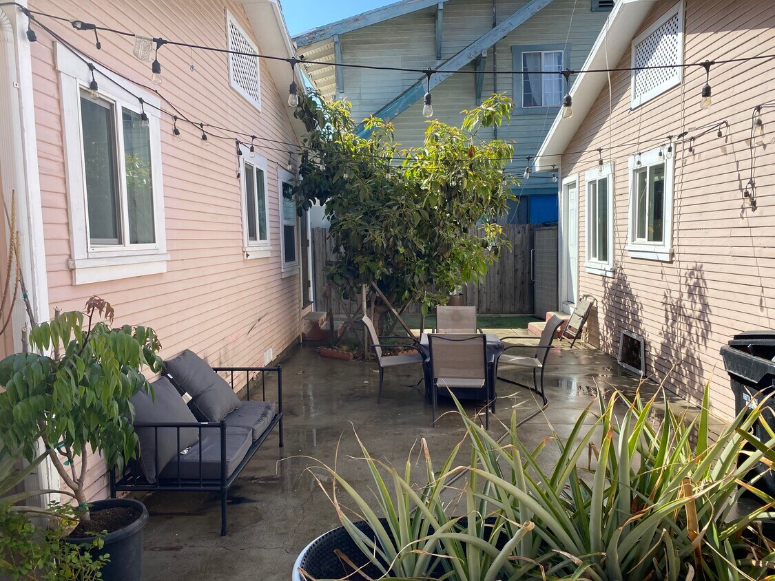 Primary Photo - 1110 S Harvard Blvd