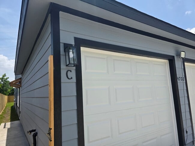 Foto del edificio - 4702 Baton Rouge St