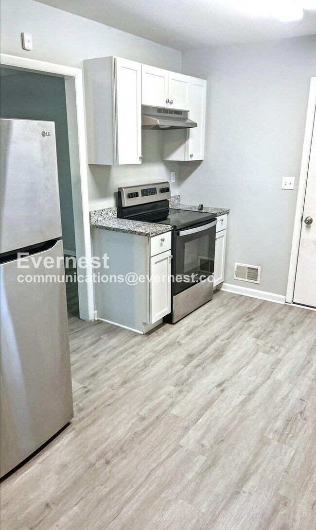 Foto del edificio - 13617 Craig Ave