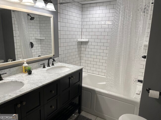 Foto del edificio - 767 Smithstone Rd SE