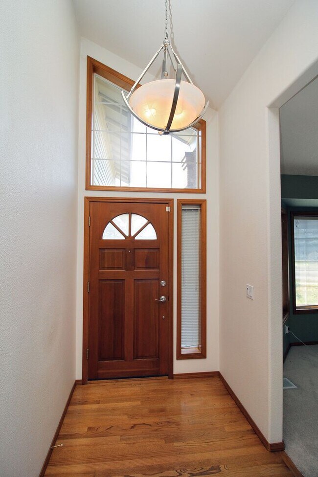 Building Photo - Spacious Gresham 4 Bedroom Home with 3 Car...