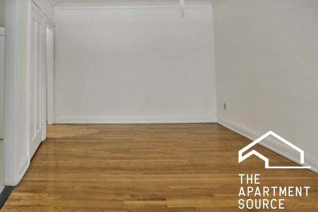 Building Photo - 540 W Briar Pl