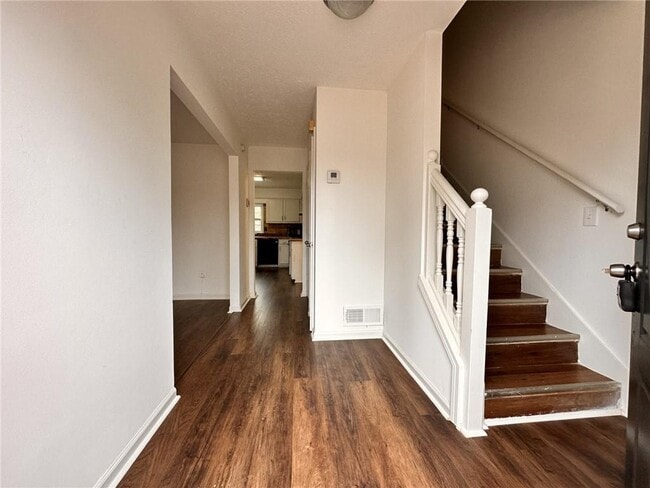 Building Photo - 1202 Grayland Dr