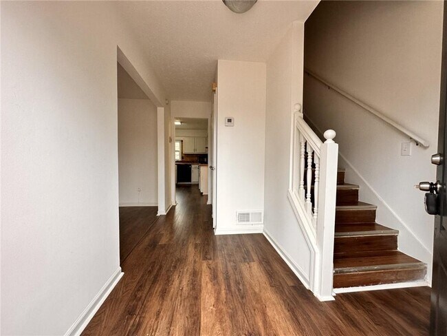 Foto del edificio - 1202 Grayland Dr