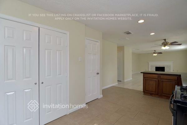 Foto del edificio - 11211 Rocky Mill Dr