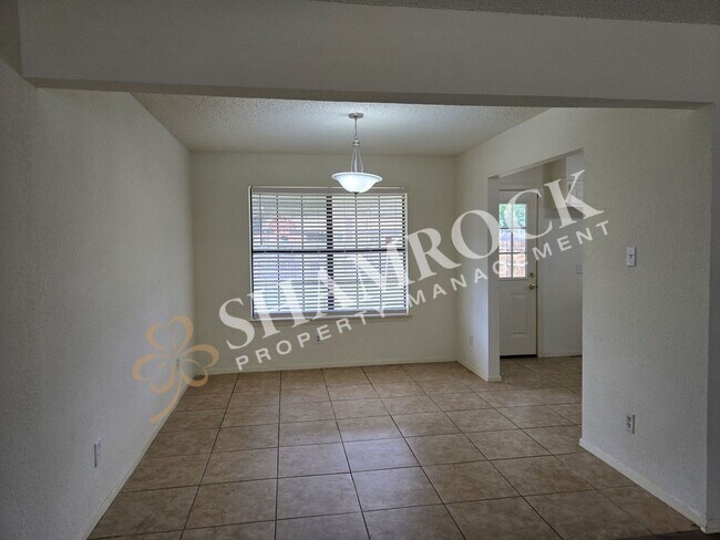 Building Photo - 3/2 Arrowhead Estates Home