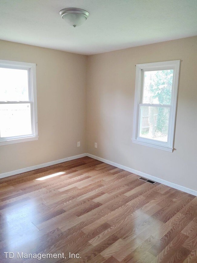 2131 W Phelps St, Springfield, MO 65802 Room for Rent in Springfield, MO