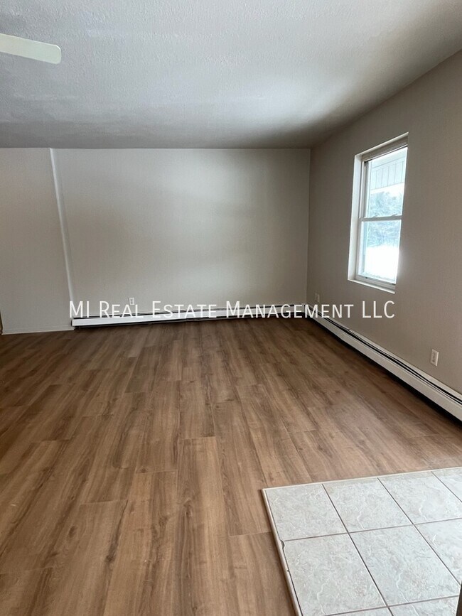 Foto del edificio - 3359 N Whitehall Rd