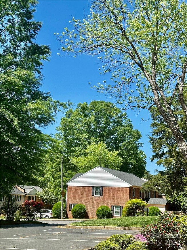Building Photo - 8320 Knights Bridge Rd