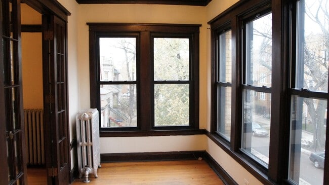 Building Photo - 2516 N Sawyer Ave
