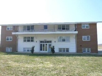 Primary Photo - 4515 W Shore Dr
