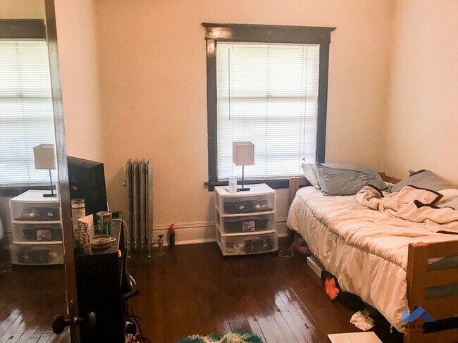 Foto del edificio - 1703-13 Ridge Ave.