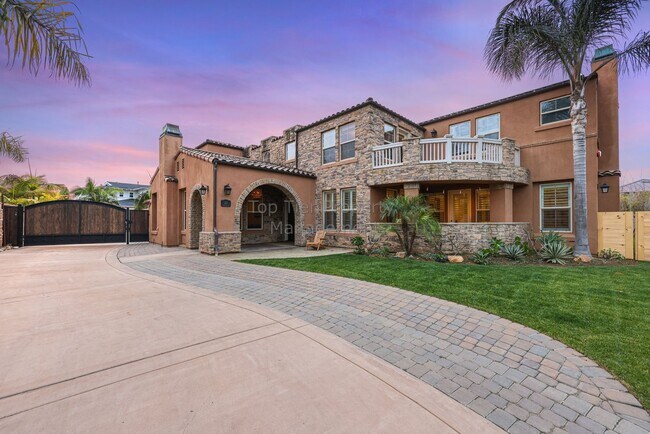 Building Photo - ***Luxury, Coastal Property - 4 bed / 4.5 ...