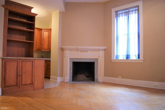 Foto del edificio - 1 br, 1 bath  - 10 W Madison St Apt 21
