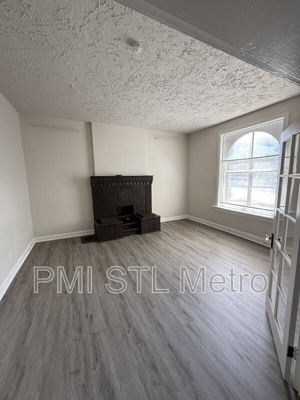 Building Photo - 4037-4039-4039 Enright Ave