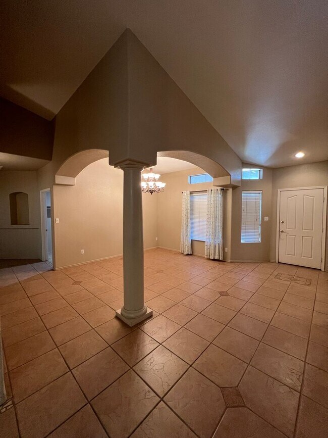 Foto del edificio - 3 BEDROOM HOME IN FALLS RANCH!