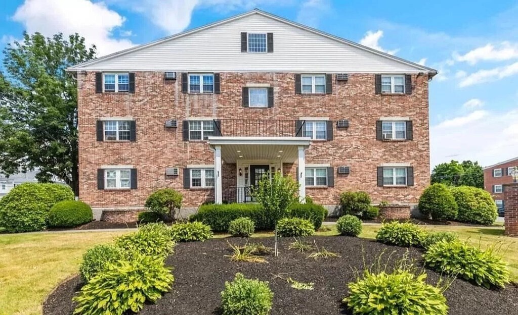 305 Pine St Unit 9, Lowell, MA 01851 Condo for Rent in Lowell, MA