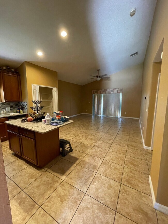 Foto del edificio - 4373 Spring Blossom Dr