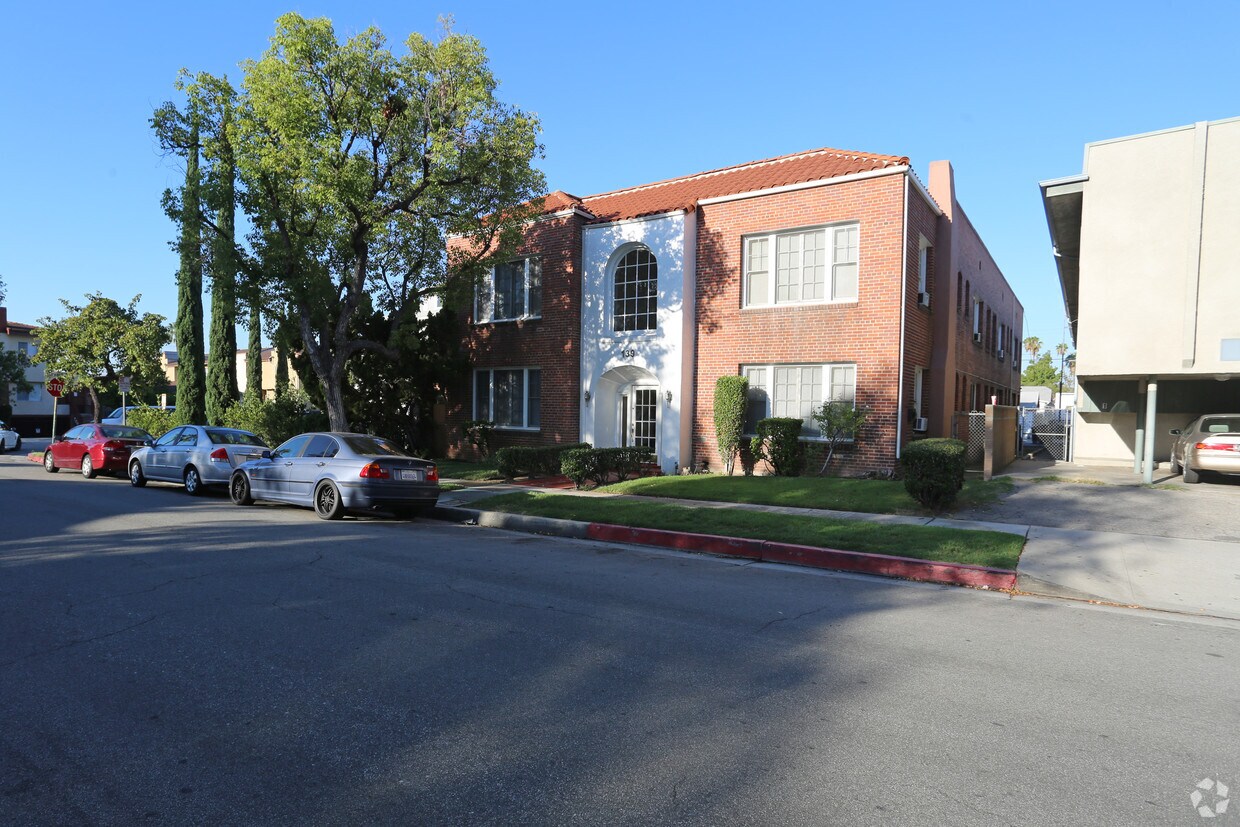 Foto principal - 139 S Belmont St