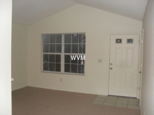 Building Photo - Eagle Village Ground Floor townhouse