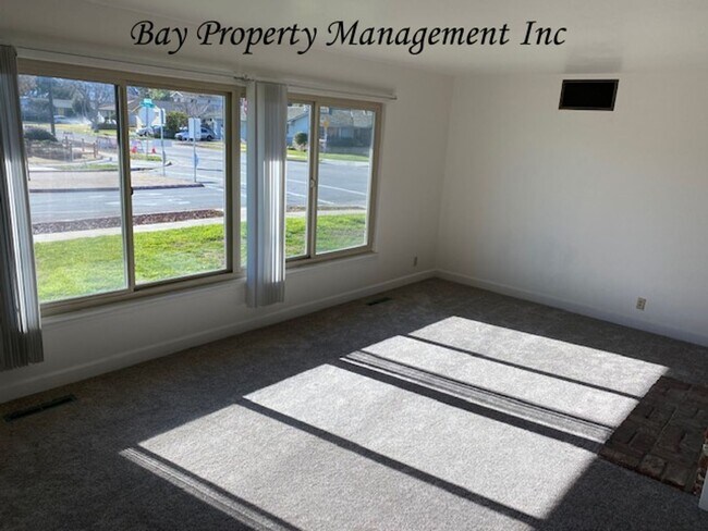 Foto del edificio - Back on the market! Charming 3 bedroom hom...
